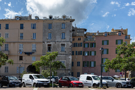 Verfallene Häuser in Bastia