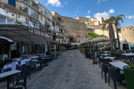 Restaurants an Uferpromenade in Calvi